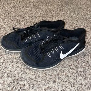 Nike tennis shoes